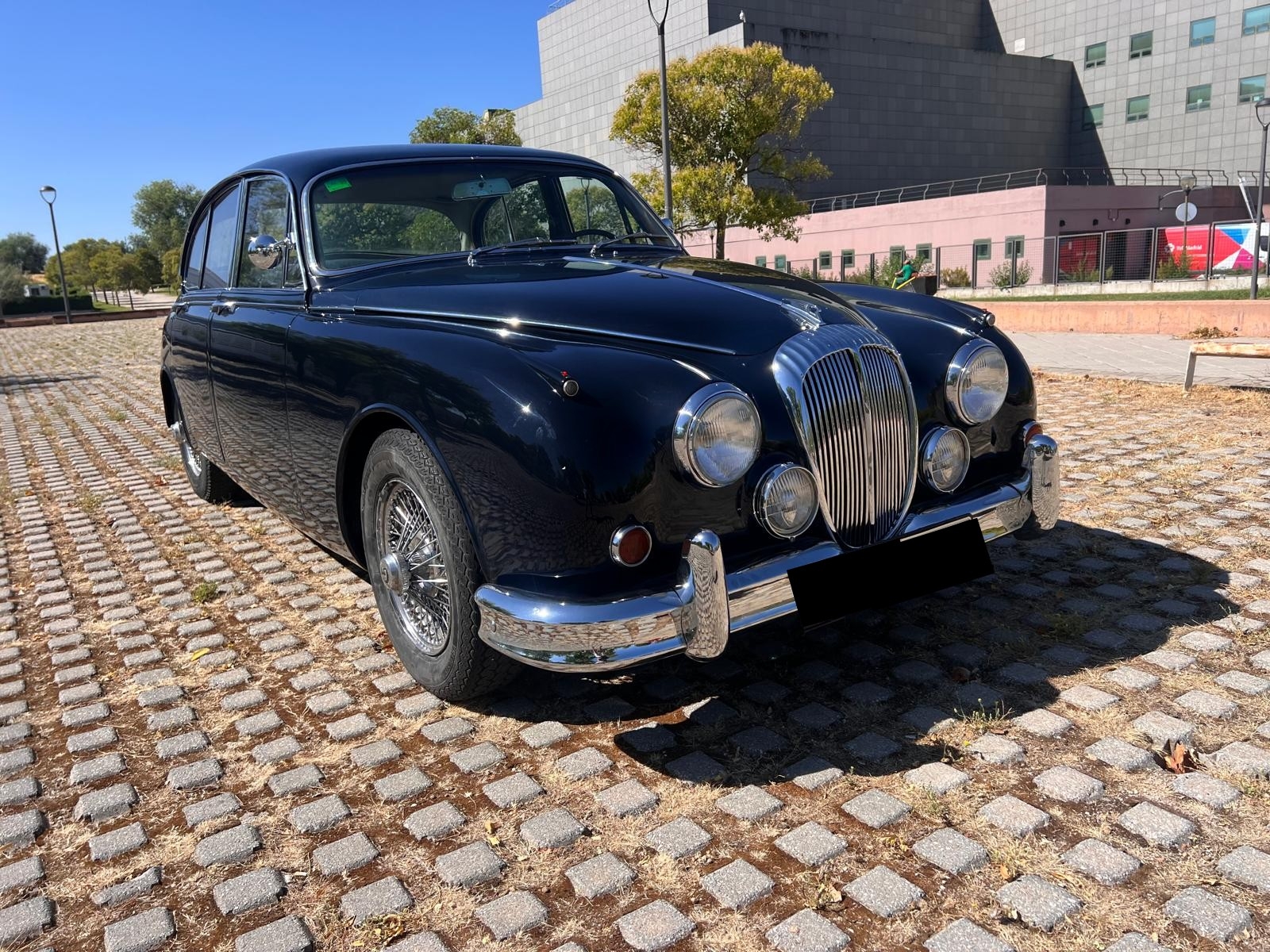 DAIMLER V8 2.5 SALOON