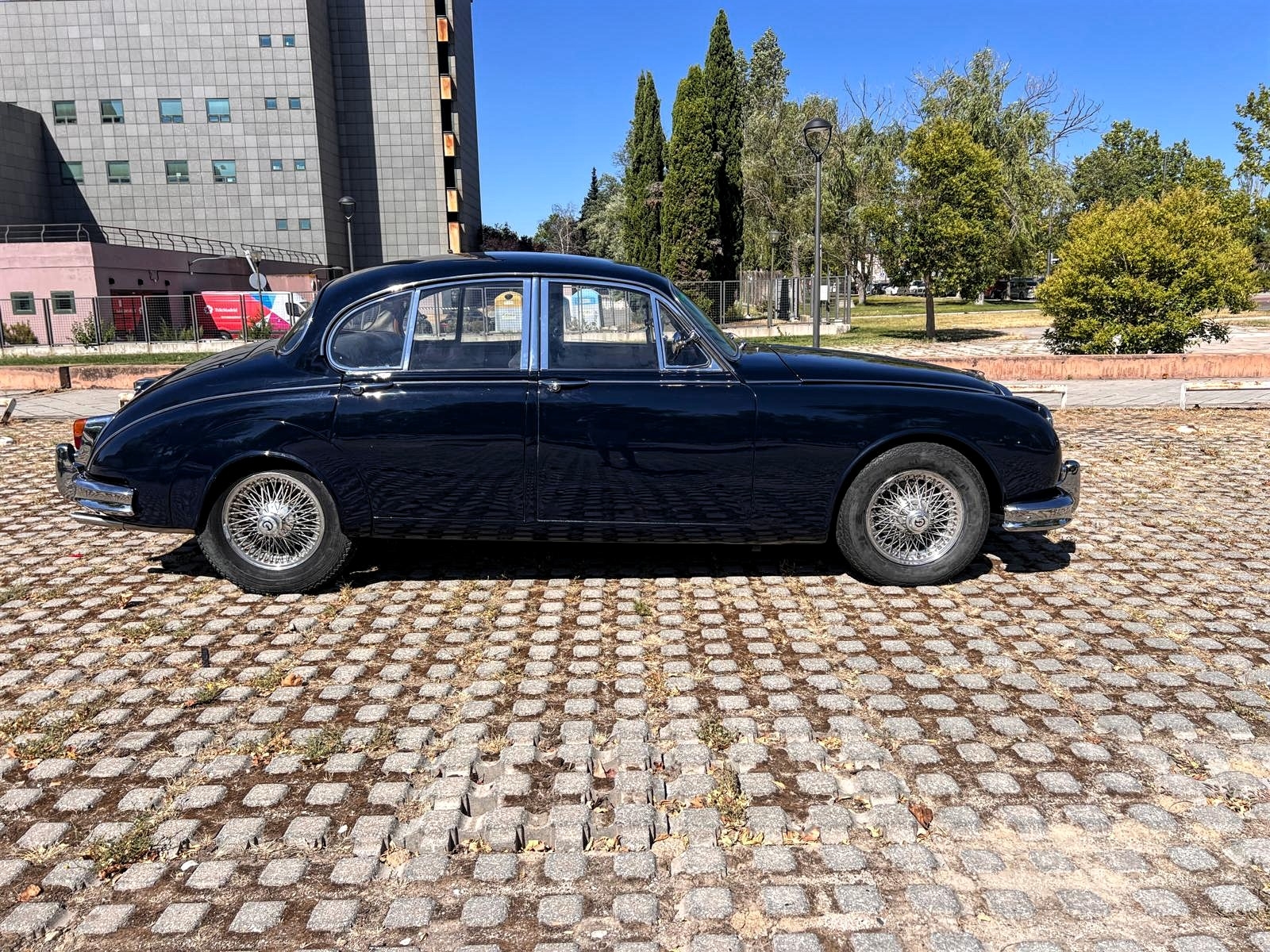 DAIMLER V8 2.5 SALOON