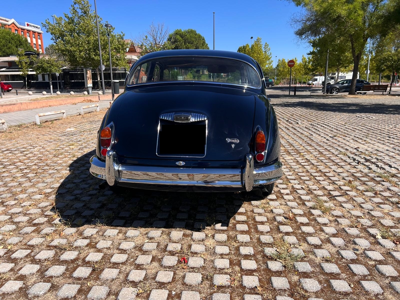 DAIMLER V8 2.5 SALOON