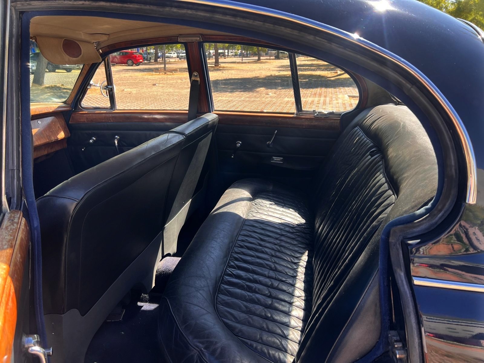 DAIMLER V8 2.5 SALOON