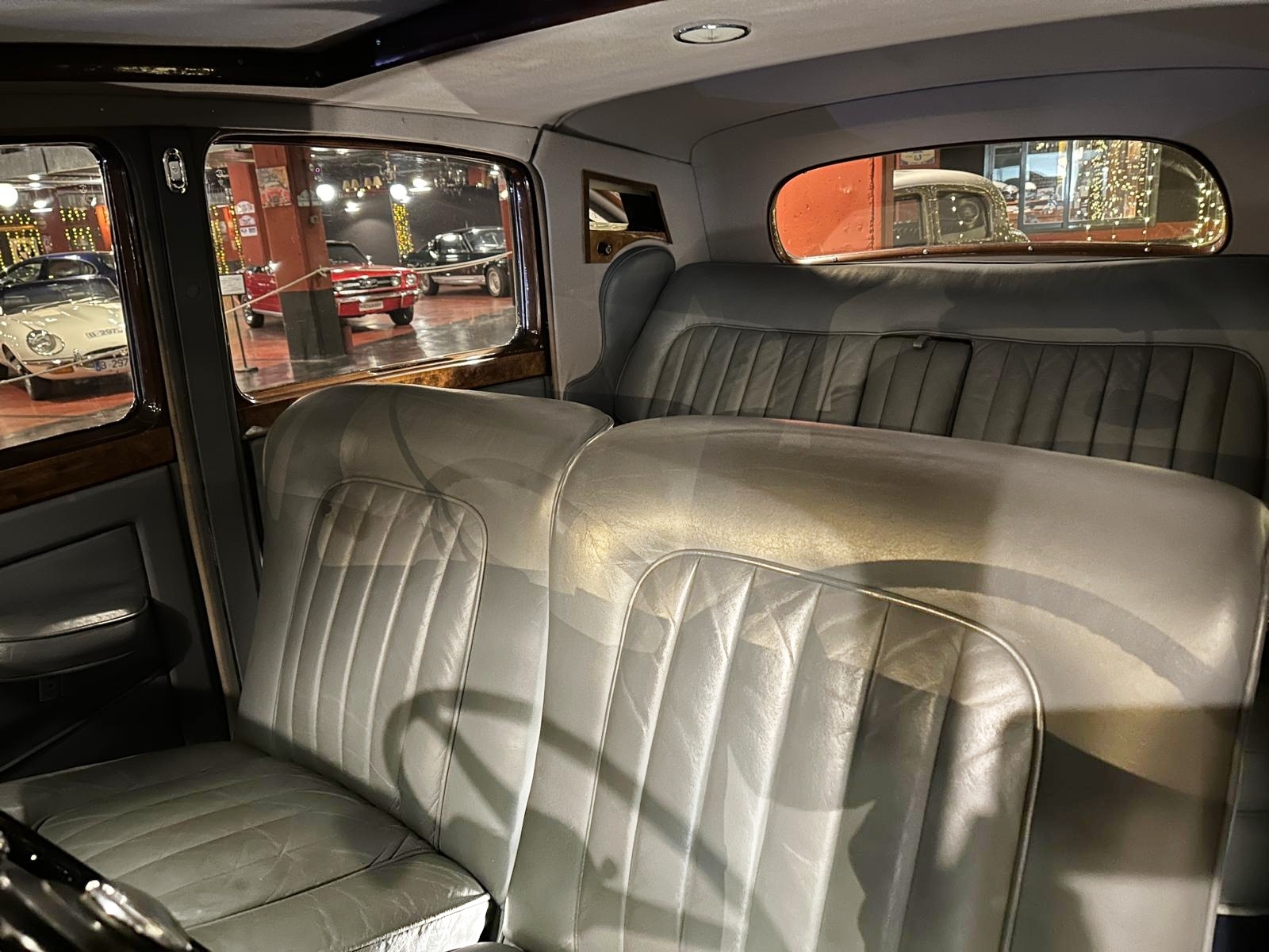 ROLLS-ROYCE SILVER DAWN