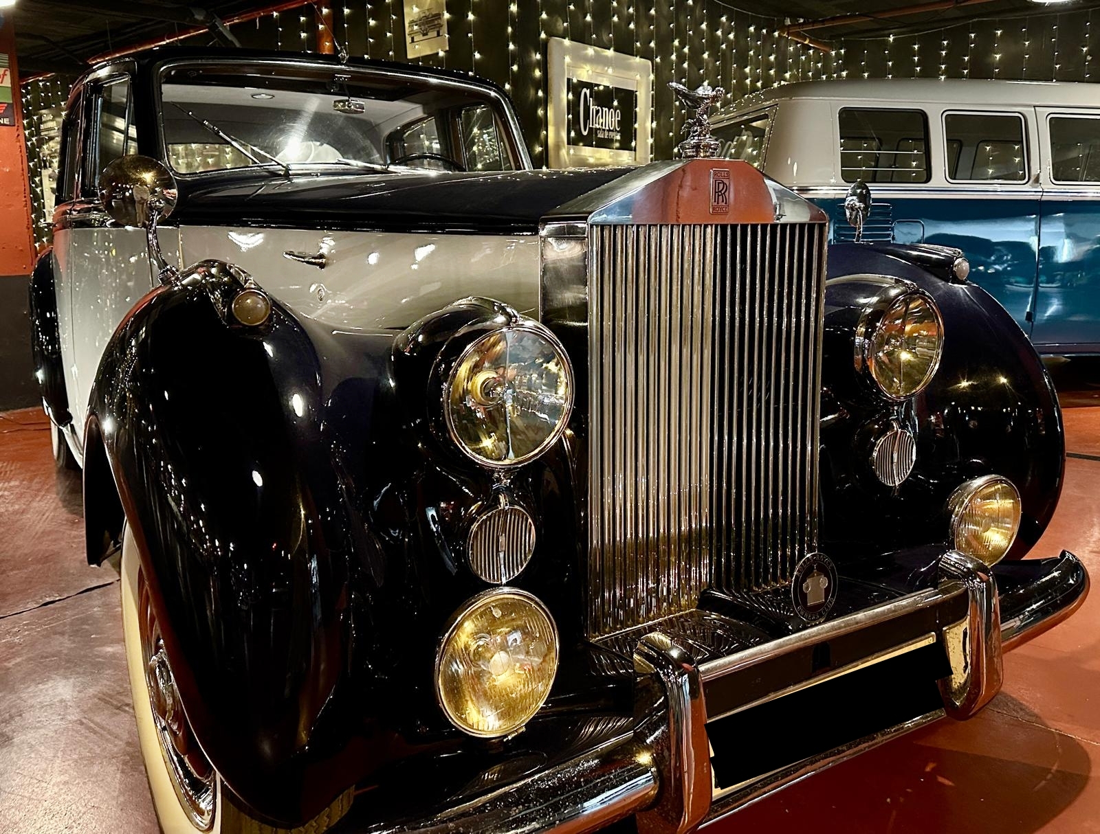 ROLLS-ROYCE SILVER DAWN