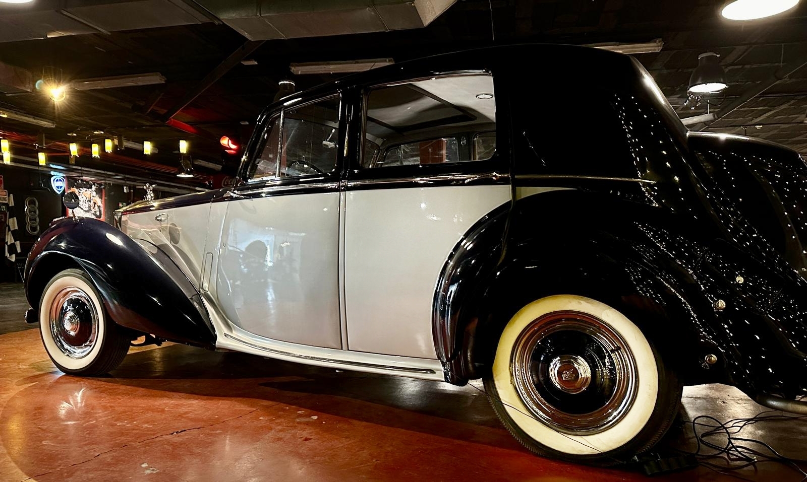 ROLLS-ROYCE SILVER DAWN