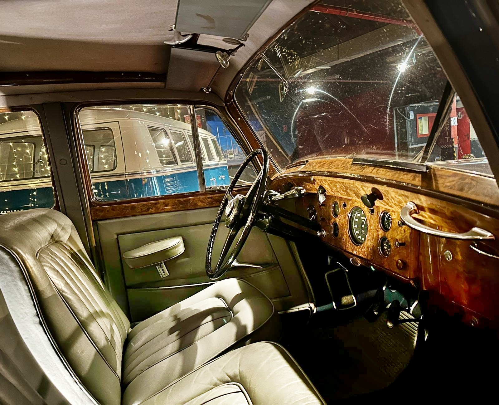 ROLLS-ROYCE SILVER DAWN