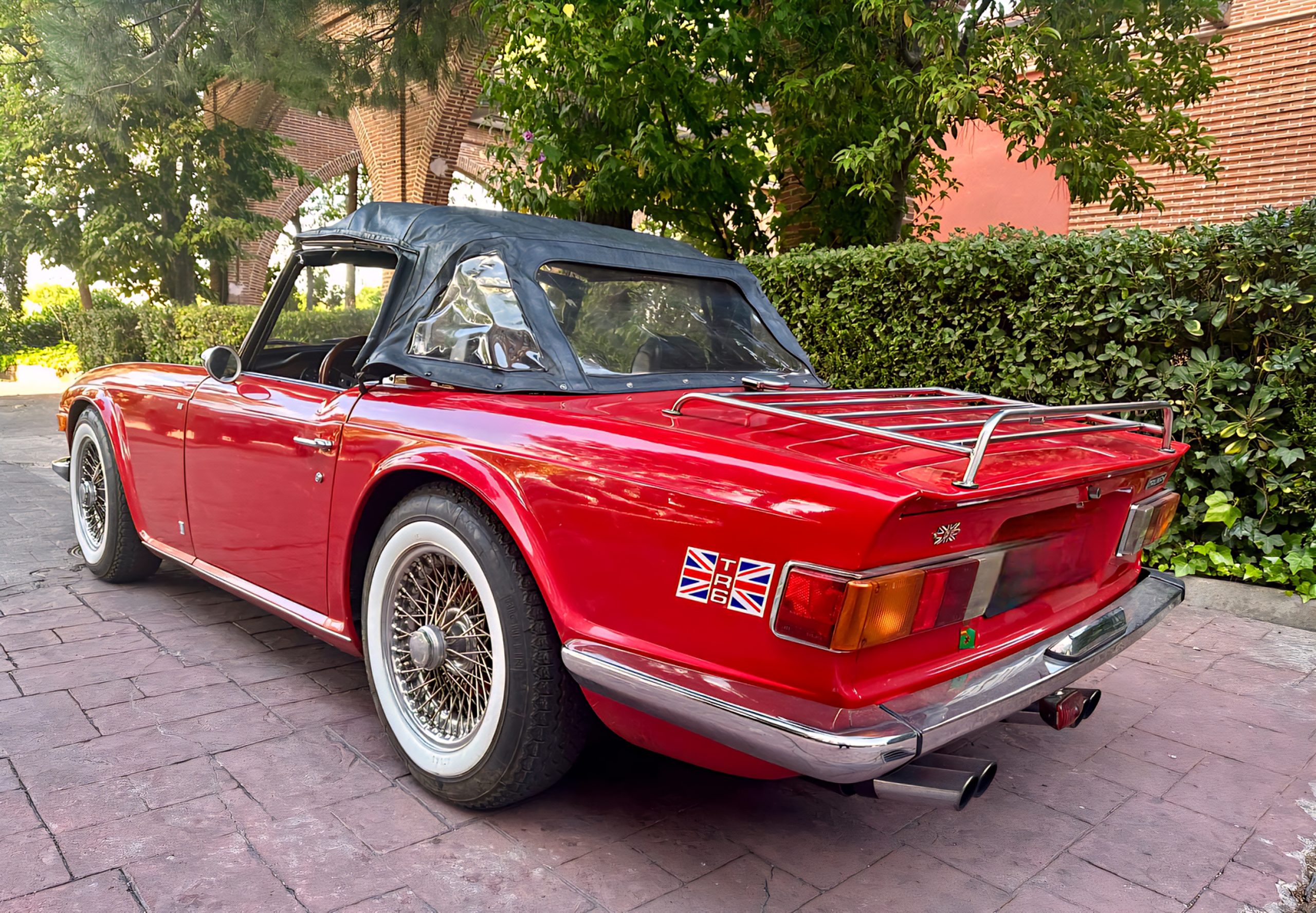 TRIUMPH TR6