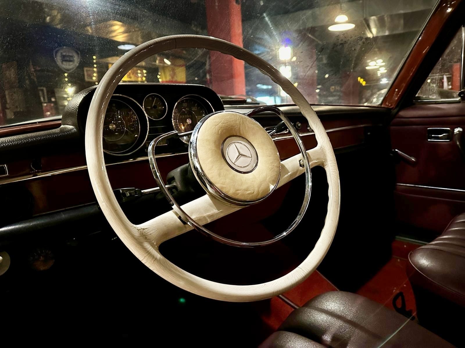 MERCEDES BENZ 250S