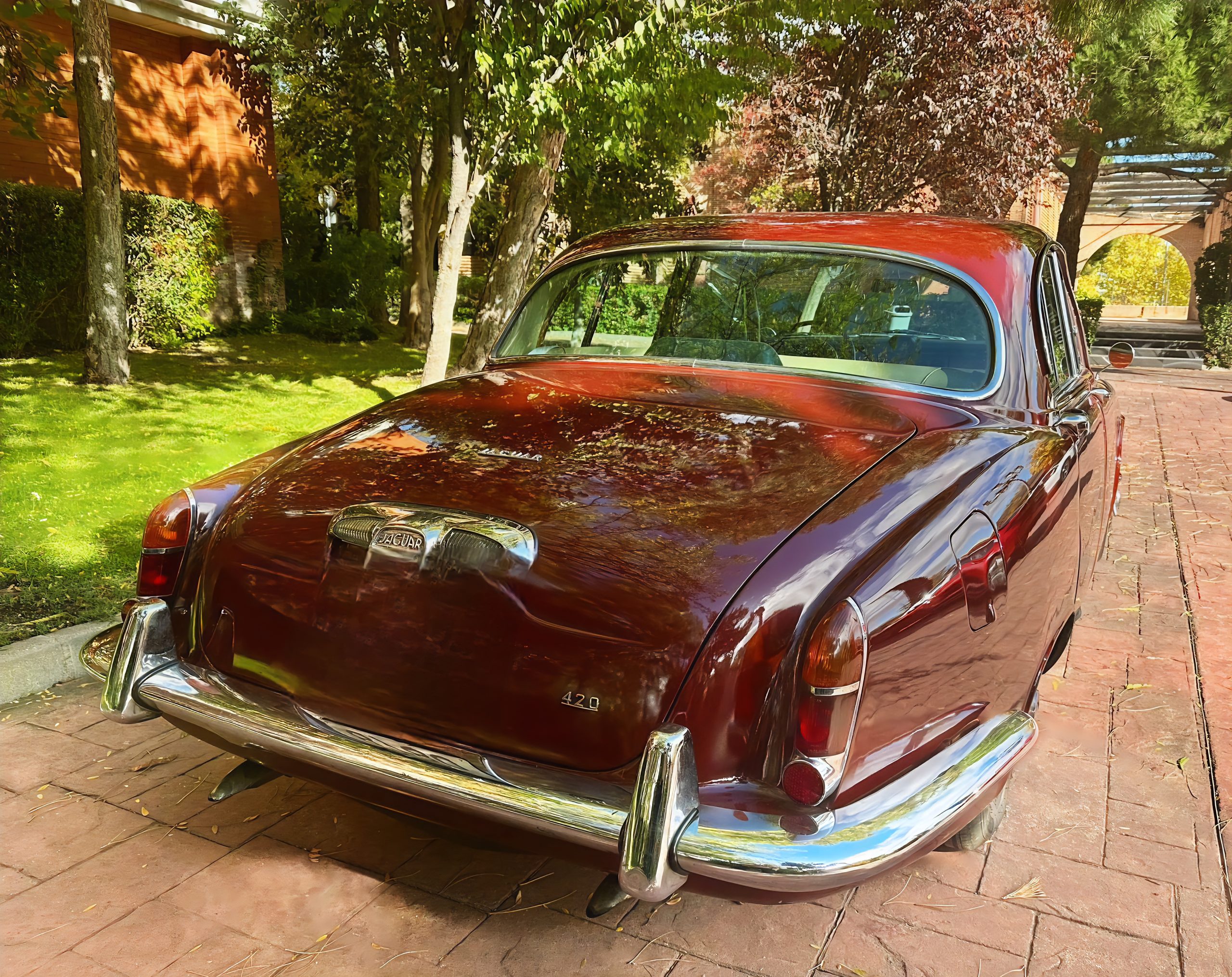 JAGUAR 420 SALOON