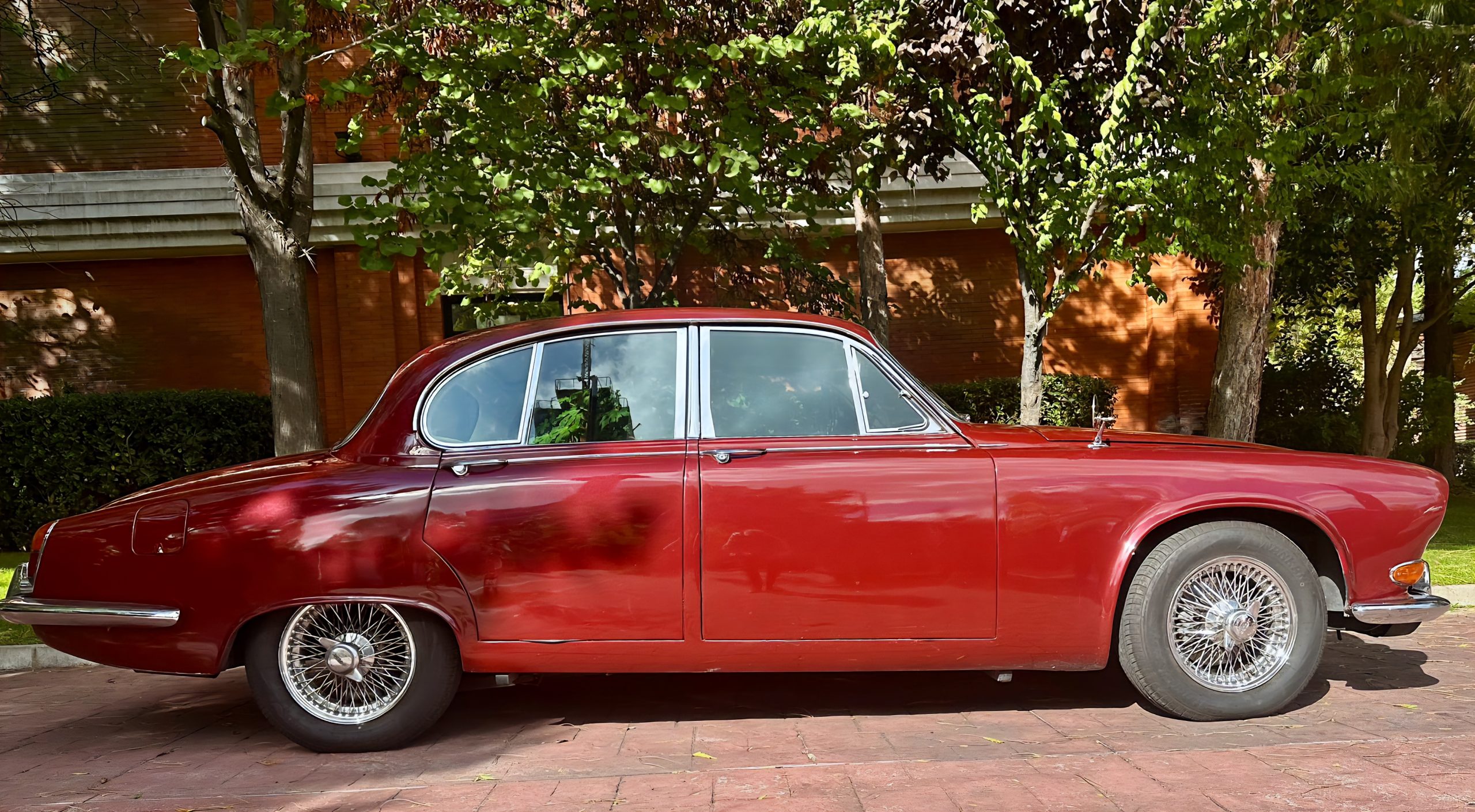 JAGUAR 420 SALOON
