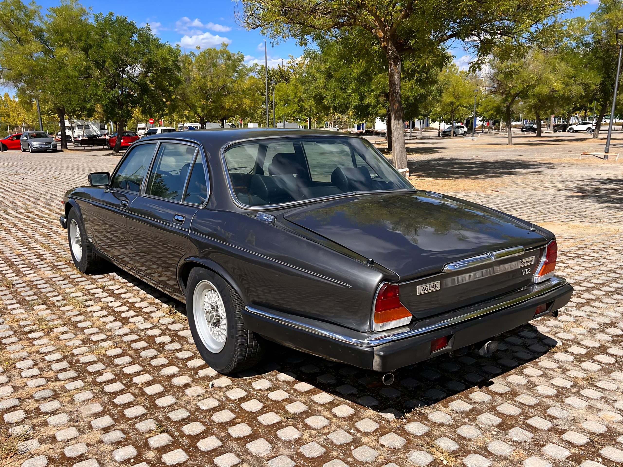 JAGUAR SOVEREIGN V12