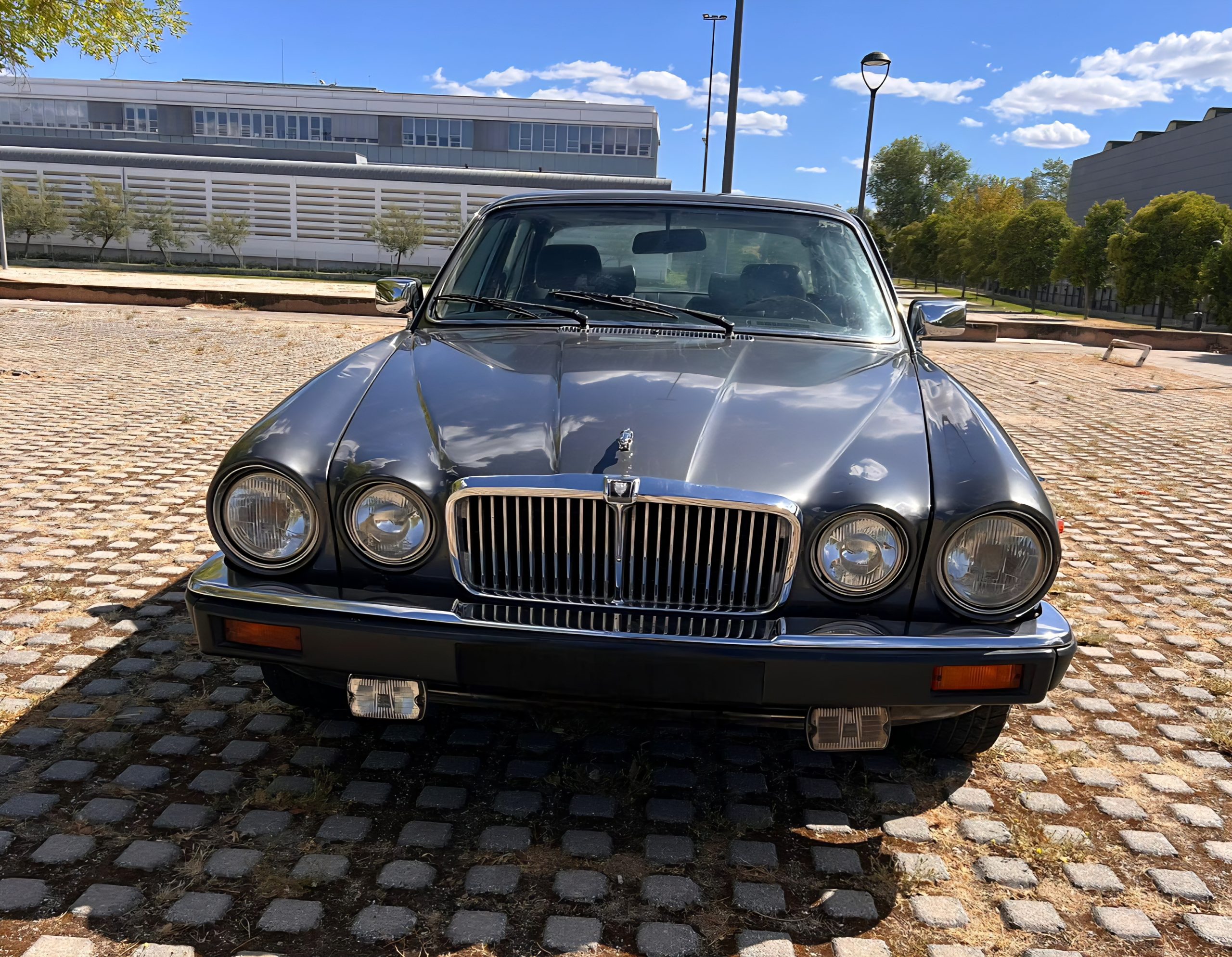 JAGUAR SOVEREIGN V12