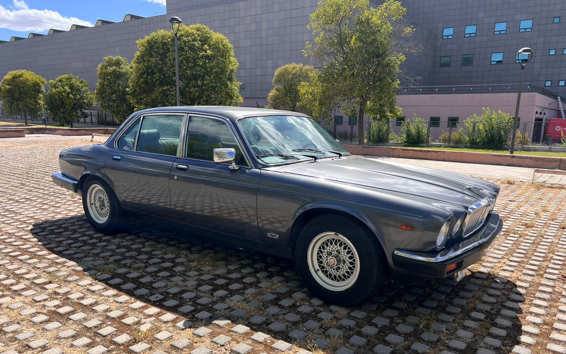 JAGUAR SOVEREIGN V12