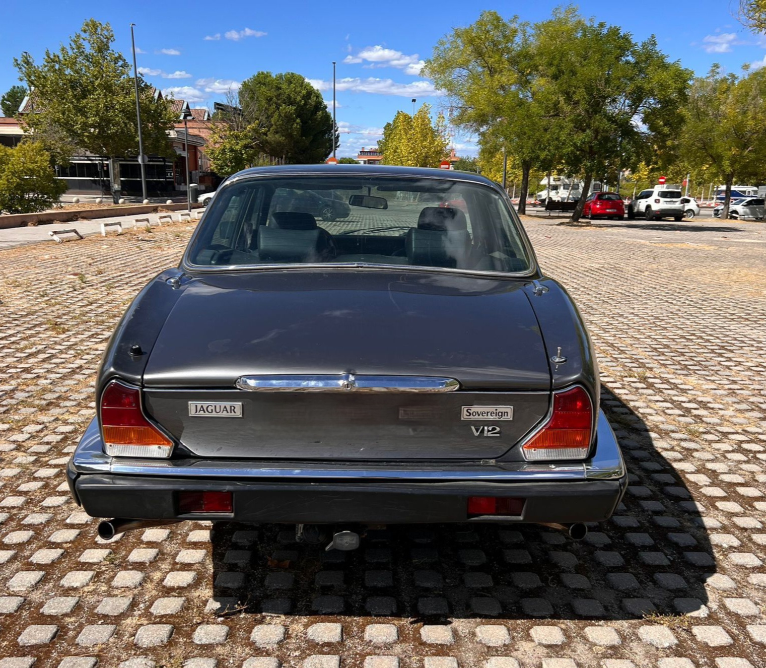 JAGUAR SOVEREIGN V12