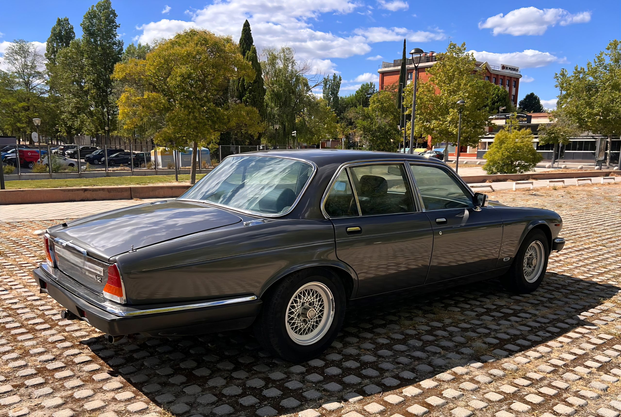 JAGUAR SOVEREIGN V12