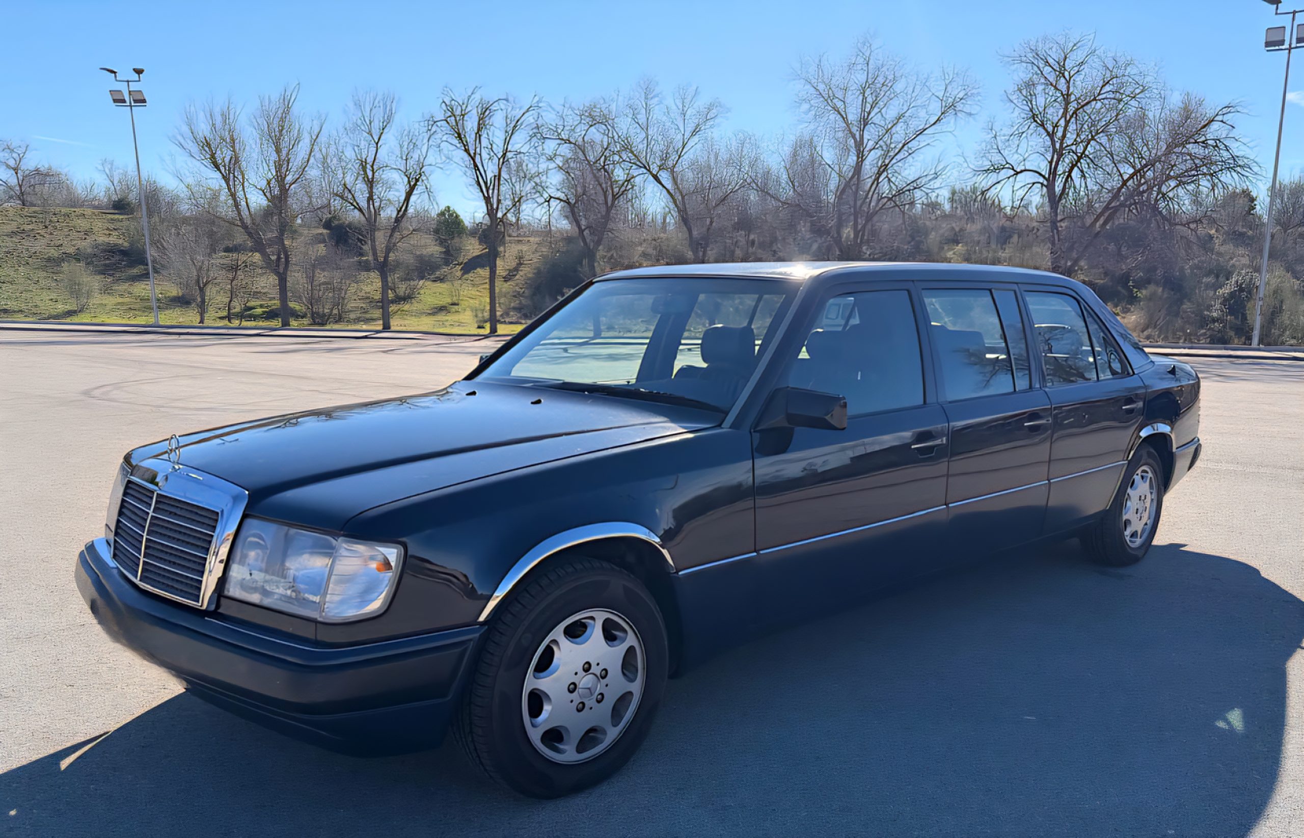 MERCEDES BENZ PULLMAN 260E