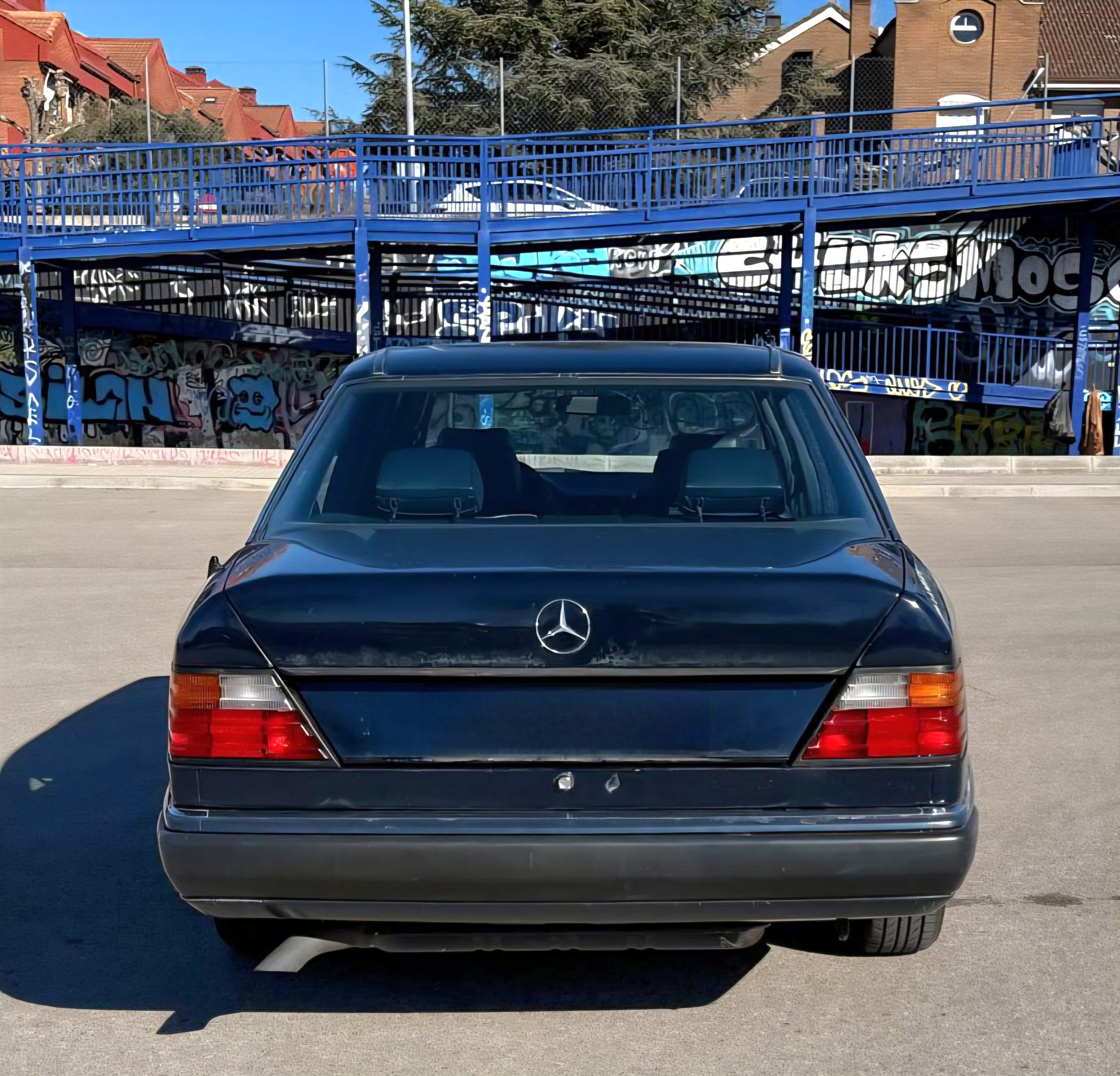 MERCEDES BENZ PULLMAN 260E