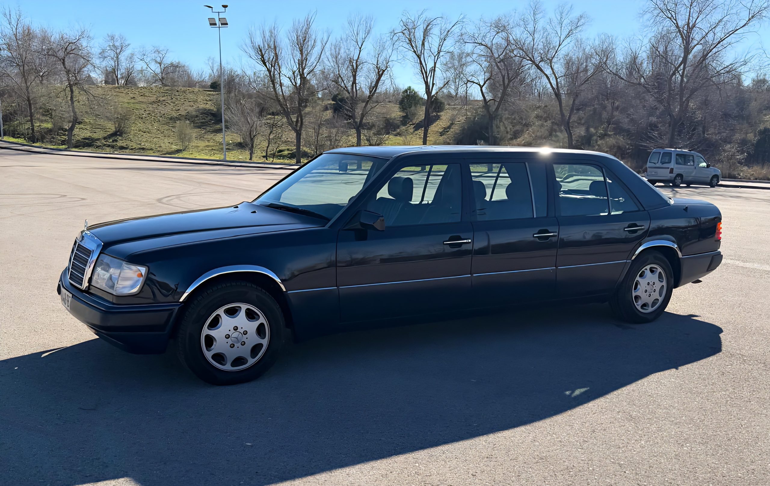 MERCEDES BENZ PULLMAN 260E