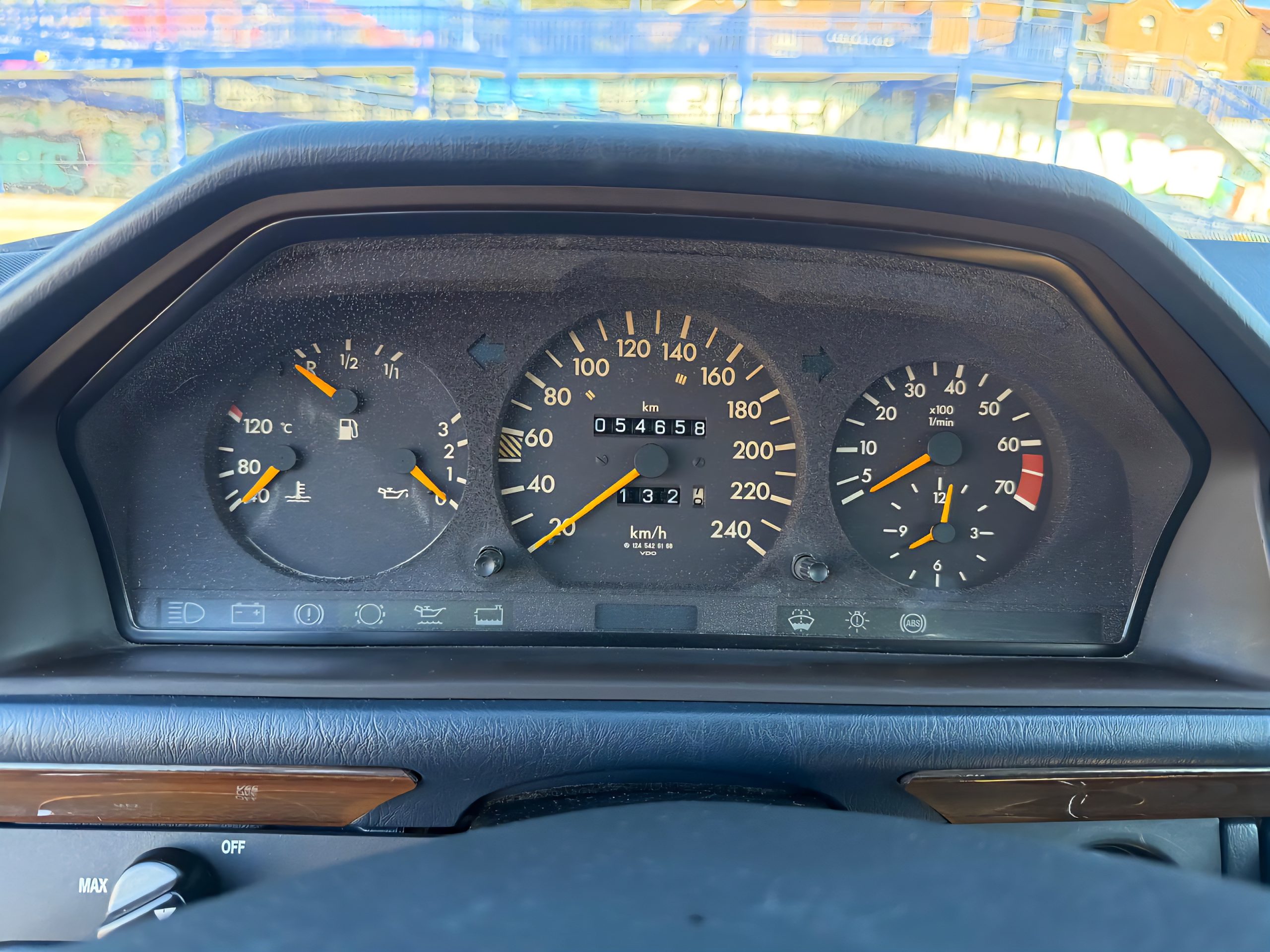 MERCEDES BENZ PULLMAN 260E