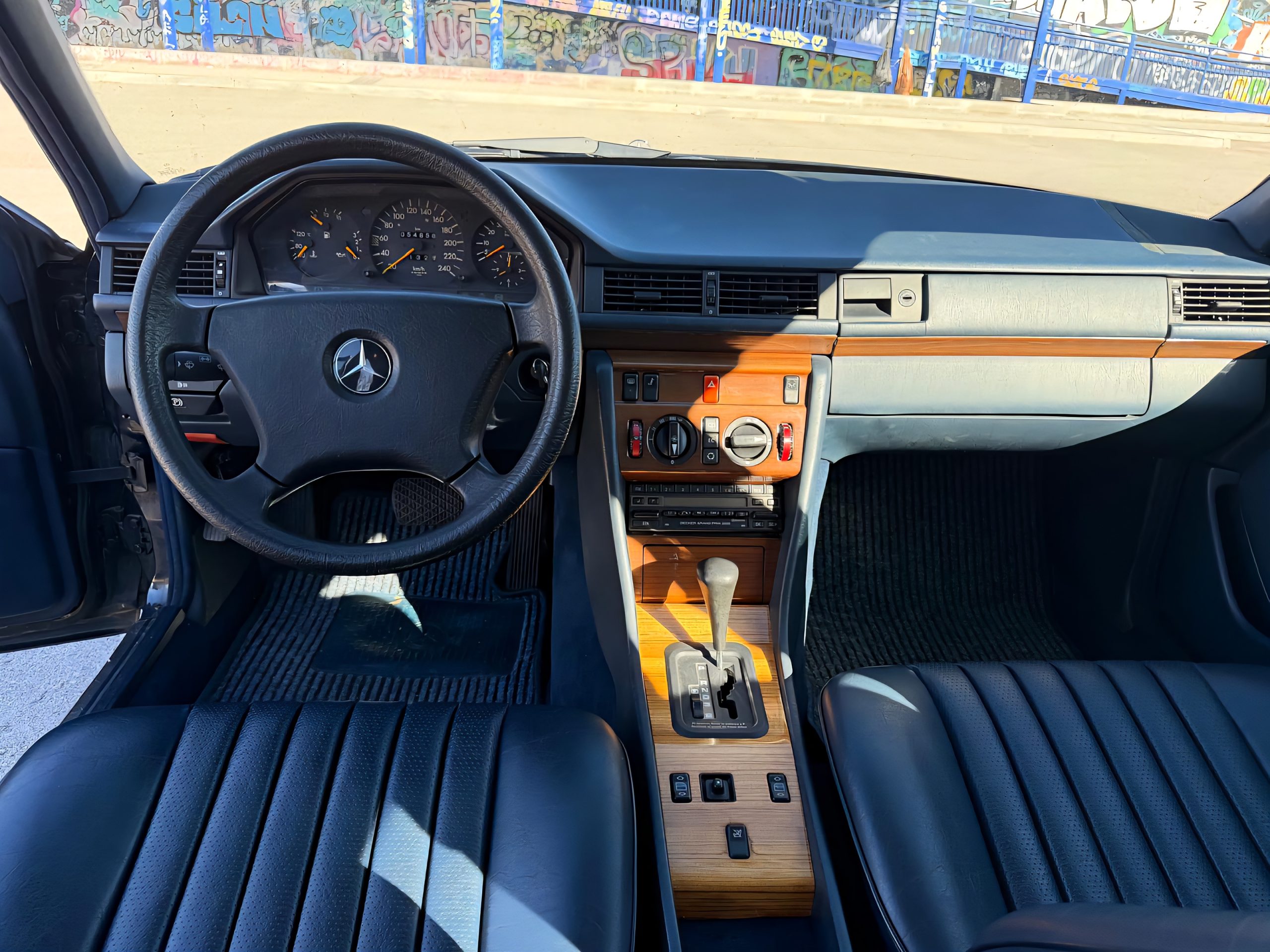 MERCEDES BENZ PULLMAN 260E