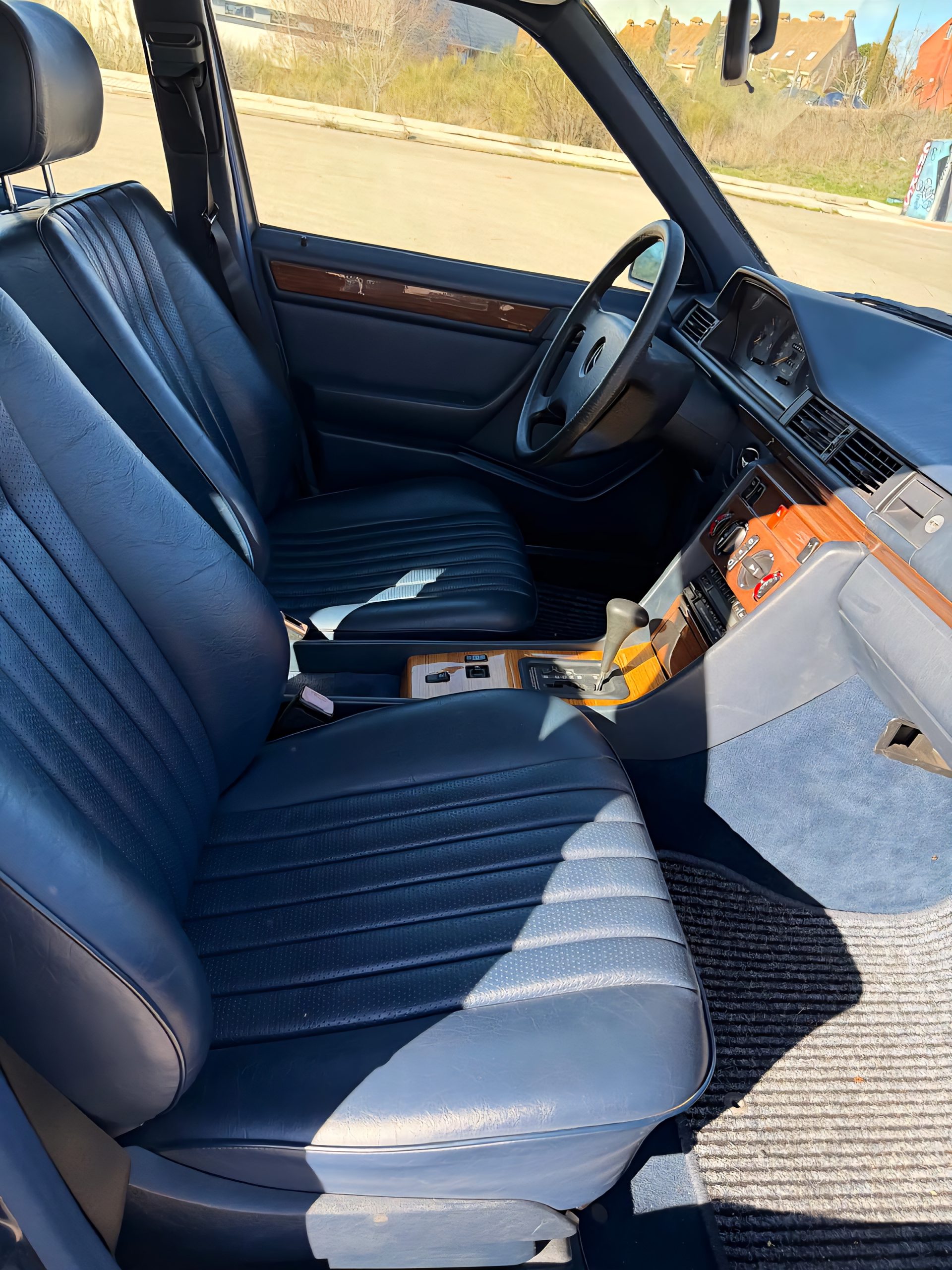 MERCEDES BENZ PULLMAN 260E