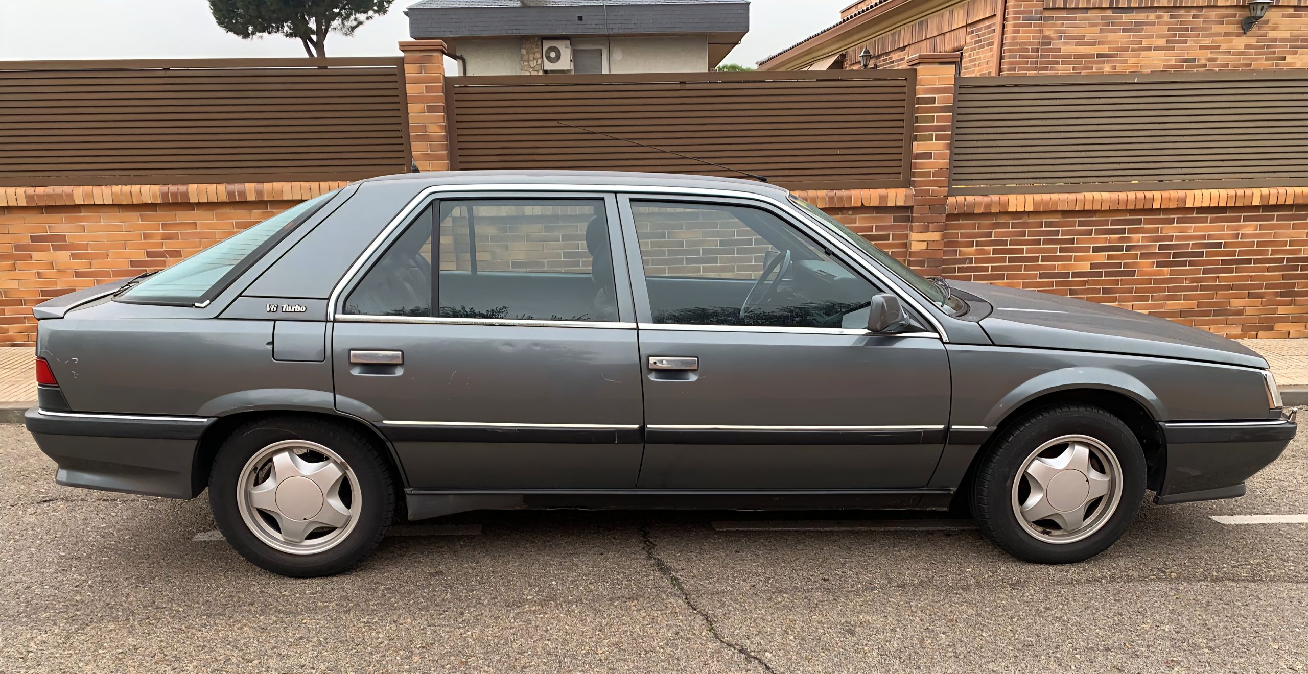 RENAULT 25 V6 TURBO